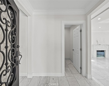 1134 Graynold Avenue - Photo Thumbnail 7