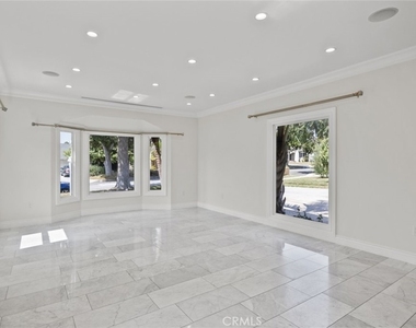 1134 Graynold Avenue - Photo Thumbnail 11
