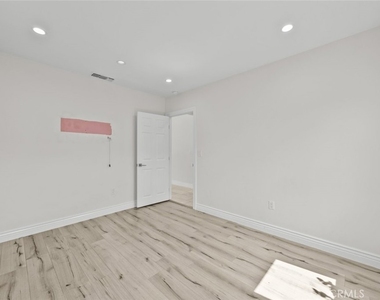 1134 Graynold Avenue - Photo Thumbnail 21