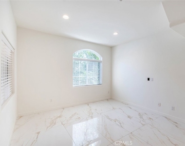 1201 Viola Avenue - Photo Thumbnail 8