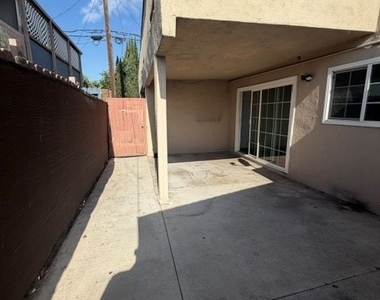 911 N Vineyard Avenue - Photo Thumbnail 10