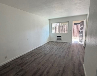 911 N Vineyard Avenue - Photo Thumbnail 8