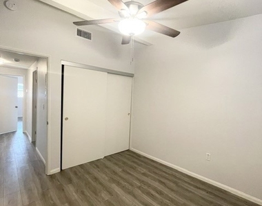 911 N Vineyard Avenue - Photo Thumbnail 3