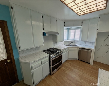 1511 N Rose - Photo Thumbnail 11