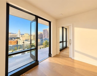 400 S Broadway - Photo Thumbnail 3