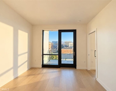 400 S Broadway - Photo Thumbnail 4