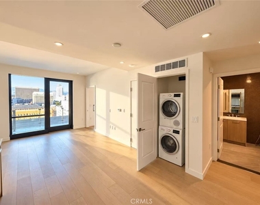 400 S Broadway - Photo Thumbnail 1