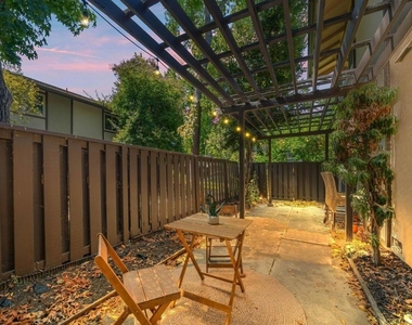1828 Countrywood Ct - Photo Thumbnail 16