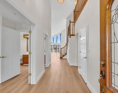 5650 Edgeview Dr - Photo Thumbnail 5