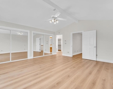 5650 Edgeview Dr - Photo Thumbnail 42