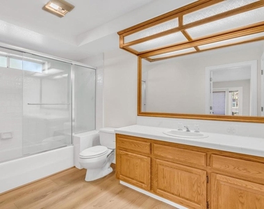 5650 Edgeview Dr - Photo Thumbnail 10
