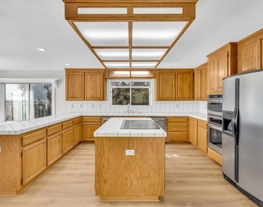 5650 Edgeview Dr - Photo Thumbnail 24