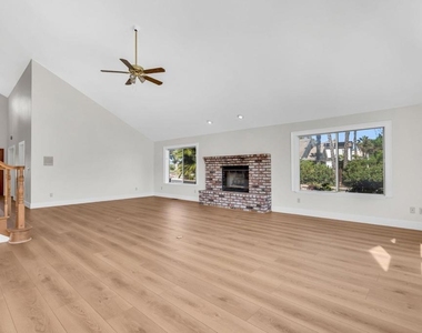 5650 Edgeview Dr - Photo Thumbnail 14