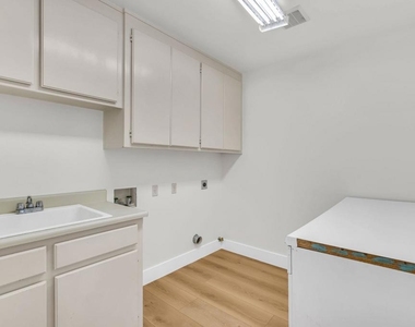 5650 Edgeview Dr - Photo Thumbnail 27