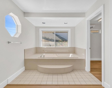 5650 Edgeview Dr - Photo Thumbnail 49
