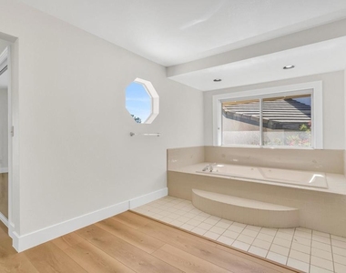 5650 Edgeview Dr - Photo Thumbnail 47