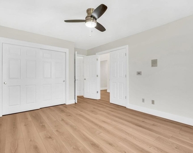 5650 Edgeview Dr - Photo Thumbnail 8