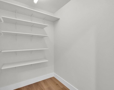 5650 Edgeview Dr - Photo Thumbnail 29
