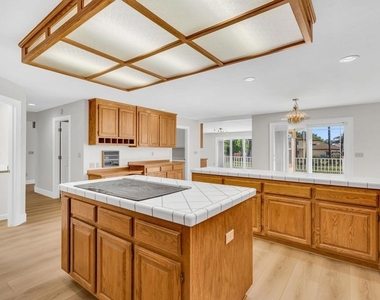5650 Edgeview Dr - Photo Thumbnail 26