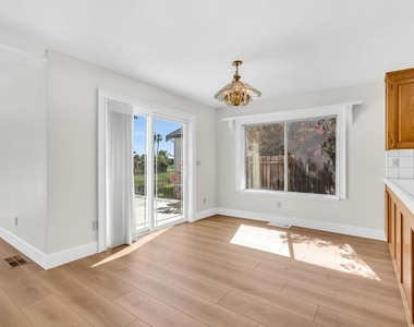 5650 Edgeview Dr - Photo Thumbnail 19