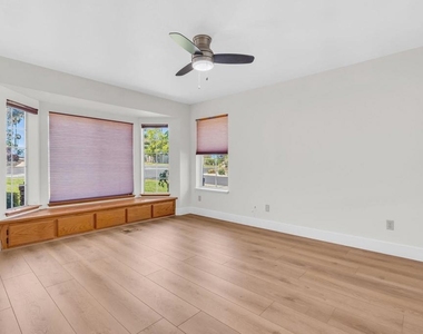 5650 Edgeview Dr - Photo Thumbnail 6