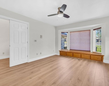 5650 Edgeview Dr - Photo Thumbnail 7
