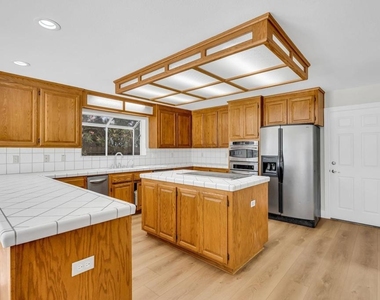 5650 Edgeview Dr - Photo Thumbnail 23