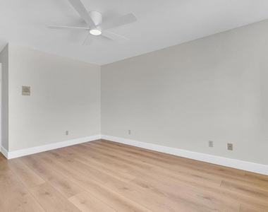 5650 Edgeview Dr - Photo Thumbnail 34