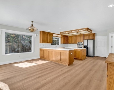 5650 Edgeview Dr - Photo Thumbnail 20