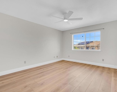 5650 Edgeview Dr - Photo Thumbnail 33