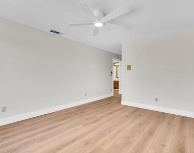 5650 Edgeview Dr - Photo Thumbnail 35