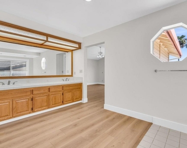 5650 Edgeview Dr - Photo Thumbnail 48