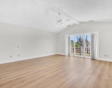 5650 Edgeview Dr - Photo Thumbnail 44