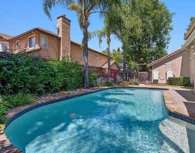 6 Courtney Ln - Photo Thumbnail 15