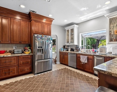 6 Courtney Ln - Photo Thumbnail 8