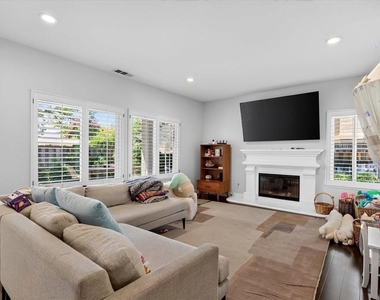 6 Courtney Ln - Photo Thumbnail 12