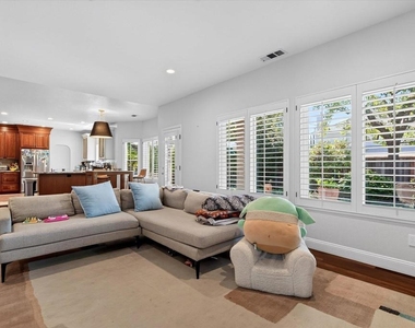 6 Courtney Ln - Photo Thumbnail 10