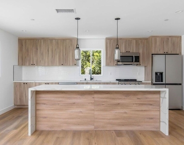 4303 Tujunga Avenue - Photo Thumbnail 4