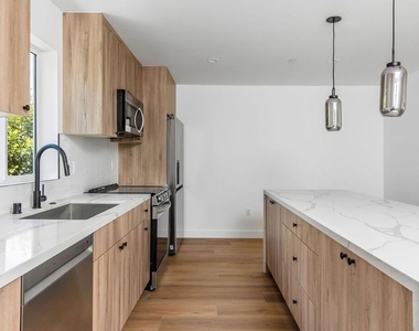 4303 Tujunga Avenue - Photo Thumbnail 11
