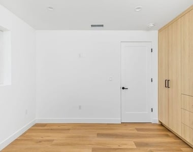 4303 Tujunga Avenue - Photo Thumbnail 14