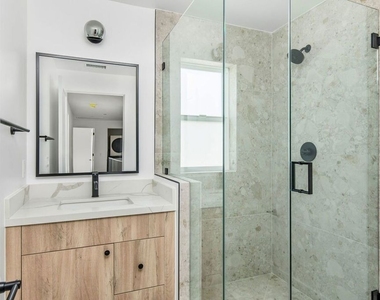 4303 Tujunga Avenue - Photo Thumbnail 15