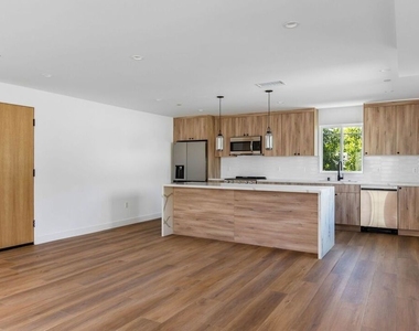 4303 Tujunga Avenue - Photo Thumbnail 5