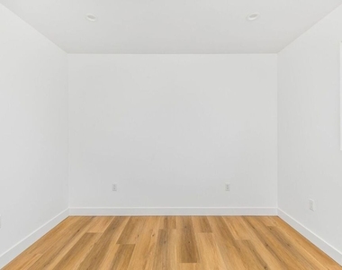 4303 Tujunga Avenue - Photo Thumbnail 19