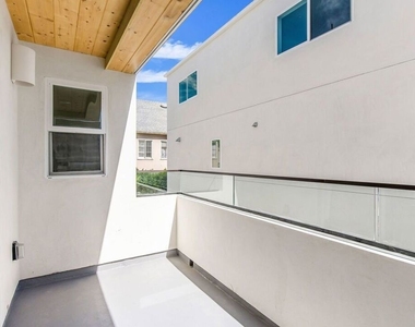 4303 Tujunga Avenue - Photo Thumbnail 13