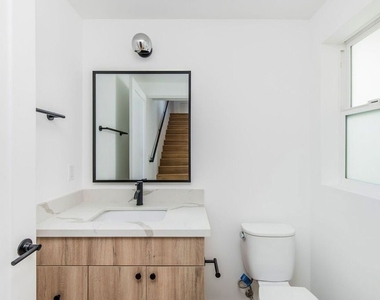4303 Tujunga Avenue - Photo Thumbnail 17