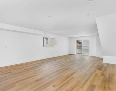 4303 Tujunga Avenue - Photo Thumbnail 12