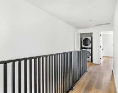 4303 Tujunga Avenue - Photo Thumbnail 18