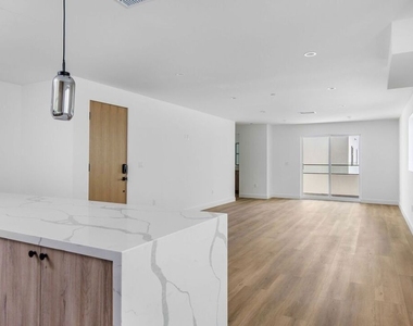 4303 Tujunga Avenue - Photo Thumbnail 10
