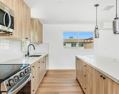 4303 Tujunga Avenue - Photo Thumbnail 9
