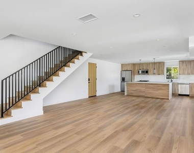 4303 Tujunga Avenue - Photo Thumbnail 7